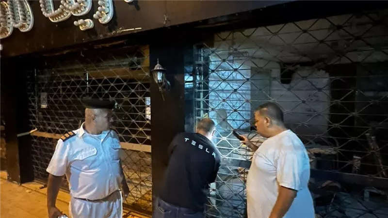 بسبب مخالفاته.. إغلاق وتشميع كافيه شهير بدائرة قسم النزهة|صور