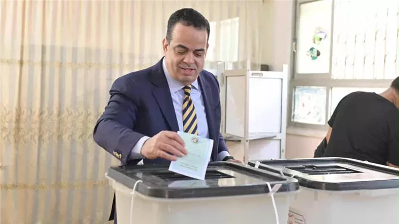 عصام هلال يُدلي بصوته في انتخابات مجلس النواب 2025 بالحوامدية