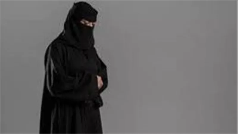 صلاة المرأة بالنقاب.. حكمها وما هي حدود عورتها عند أداء الفريضة؟