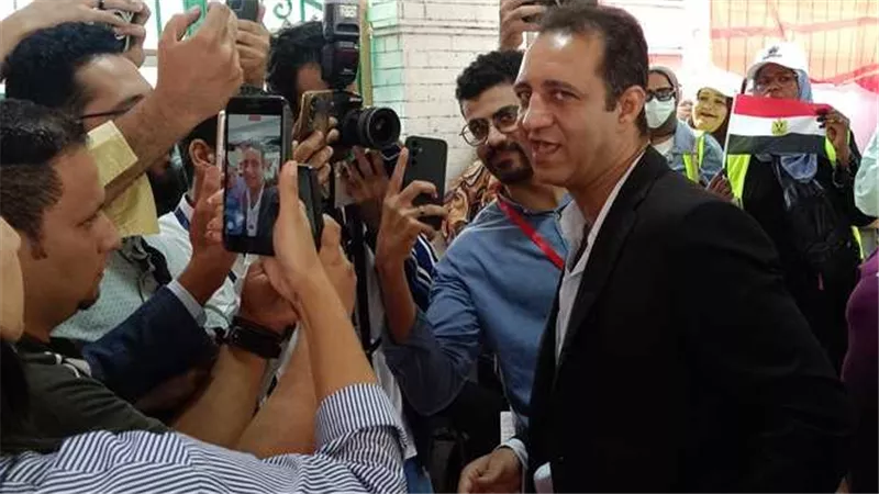 بالزغاريد والدعوات.. استقبال حافل للمرشح لأحمد مرتضى منصور أثناء الإدلاء بصوته