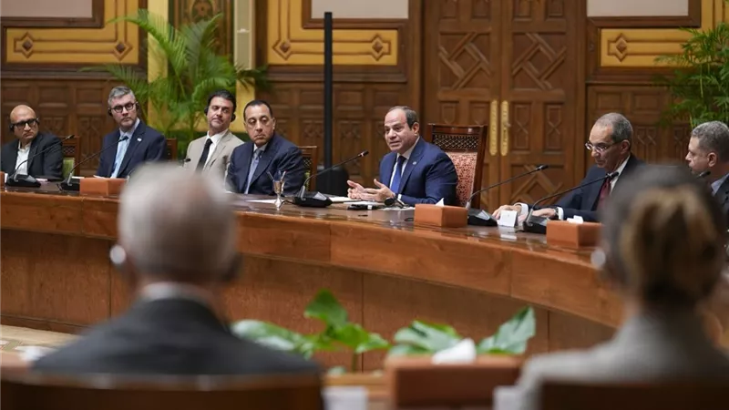 الرئيس السيسي يستقبل رؤساء وقيادات ٥٢ من كبريات الشركات المصرية والعالمية