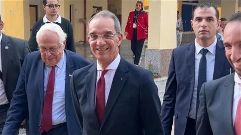 وزير الاتصالات يشارك في الماراثون الانتخابي ويدلي بصوته بإنتخابات مجلس النواب