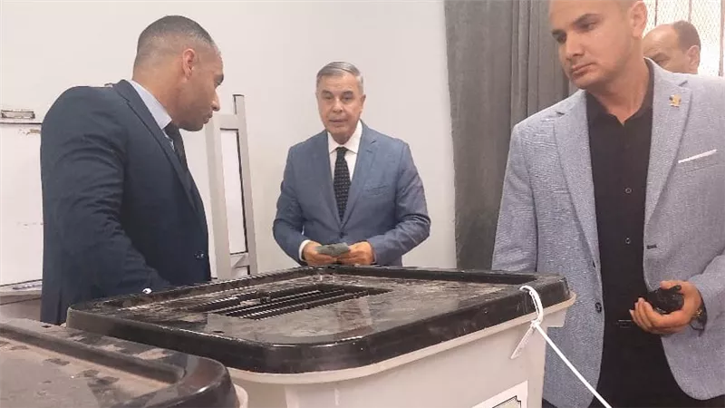 محافظ الإسكندرية يدلى بصوته فى مدرسة الحسن بن الهيثم بالعامرية