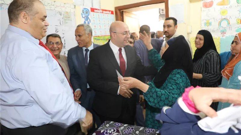 محافظ بني سويف يتابع انتظام أعمال التصويت بعدد من لجان انتخابات مجلس النواب