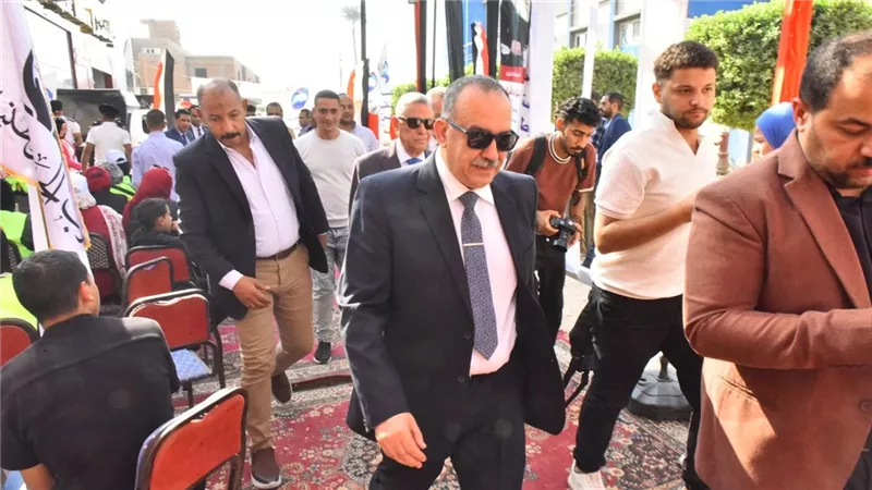 وسط أجواء من الانضباط والإقبال المتزايد.. محافظ أسيوط يتفقد لجان انتخابات النو