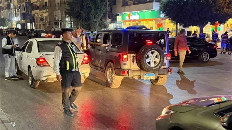 لضبط المخالفات وتحقيق الانضباط.. حملات أمنية مكثفة بدائرة قسم شرطة النزهة |صور