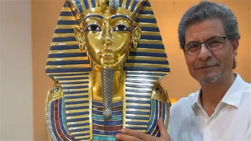 بـ1.6 مليون جنيه.. فنان مصري يعرض مستنسخًا لقناع توت عنخ آمون للبيع 