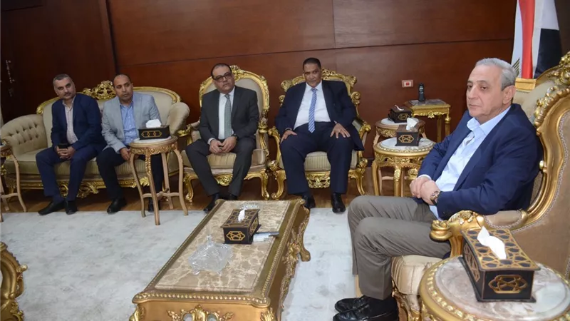 محافظ الغربية يستقبل وفد الشركة المصرية للتنمية الزراعية والريفية