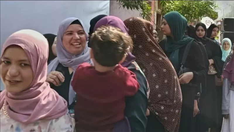 إقبال كثيف من السيدات على لجنة مدرسة الشهيد عامر عبد المقصود بالجيزة 