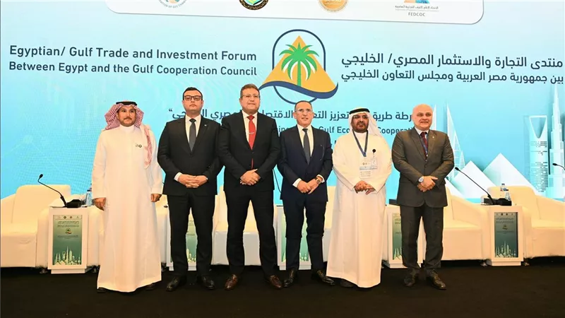وزير الإسكان يشارك في الجلسة النقاشية بمنتدى التجارة والاستثمار المصري الخليجي