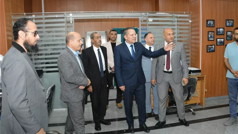 رئيس جامعة دمياط يستقبل الكاتب الصحفي والسياسي أسامة الدليل 