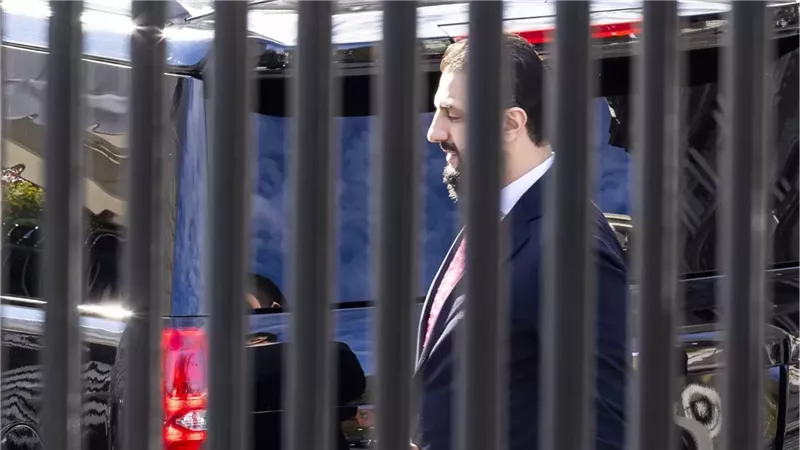 أحمد الشرع يدخل البيت الأبيض من بوابة خلفية.. لماذا؟ | فيديو 