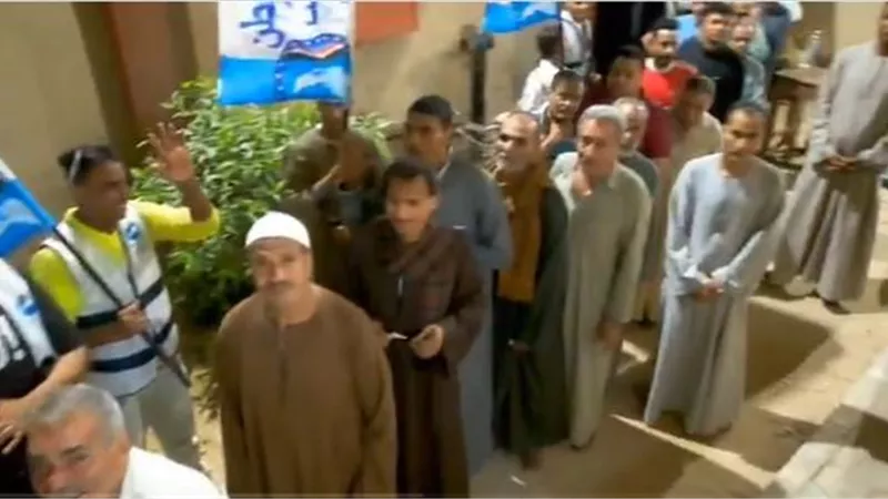 استمرار الإقبال أمام لجان النهضة بالعامرية في انتخابات النواب 2025