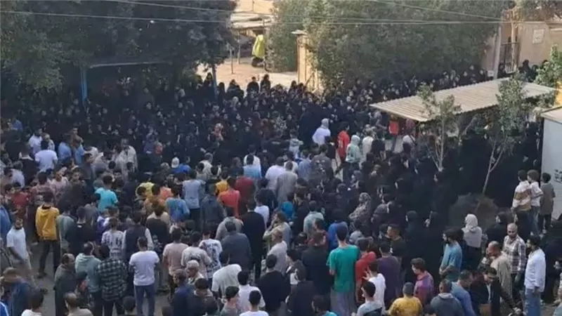 اهالى قرية سندبيس يشيعون جنازة شقيقين ضحايا حادث طريق القناطر الخيرية 