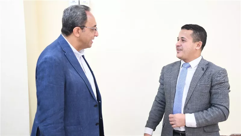 محافظ قنا يستقبل مدير جمعية المحاربين القدماء وضحايا الحرب والمصابين 