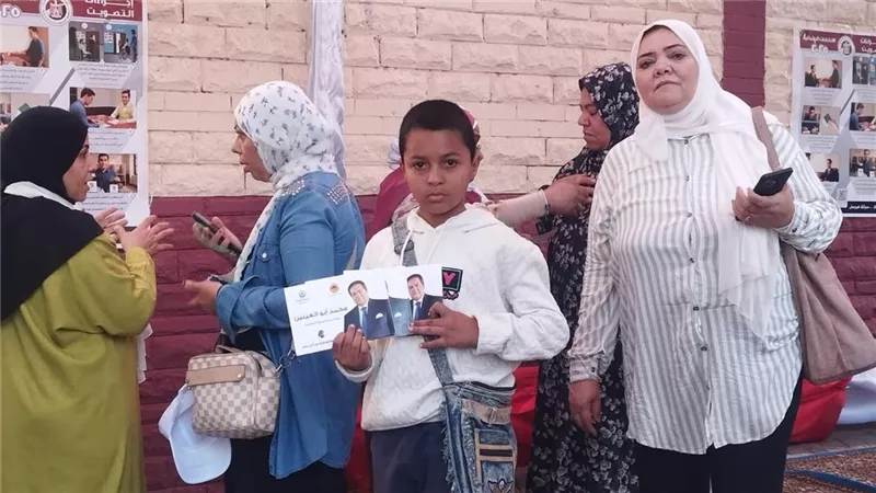 اللجان الانتخابية بالجيزة تفتح أبوابها.. الإقبال كثيف منذ الساعة 9 صباحًا