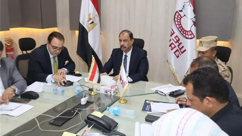 لليوم الثاني على التوالي.. غرفة العمليات الرئيسية بسوهاج تتابع سير الانتخابات 