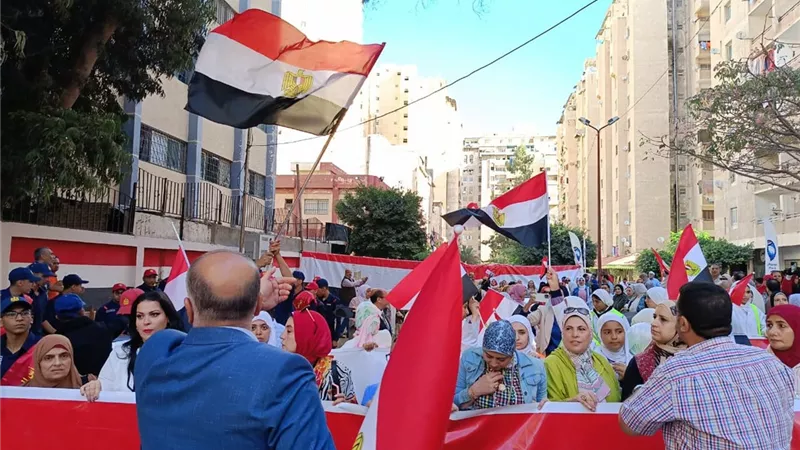 انزل شارك.. مسيرة حاشدة لحث المواطنين على التصويت في انتخابات النواب- صور