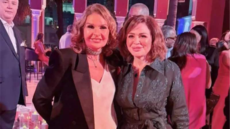 إلهام شاهين تهنئ يسرا على حصولها على أعلى وسام بفرنسا 