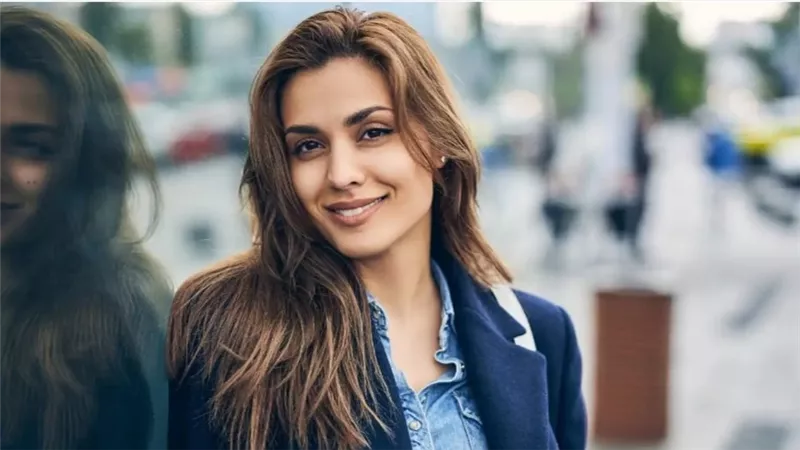 الكاريزما الحقيقية لا تقاس بالجمال.. اكتشفي سر الجاذبية الأنثوية 	