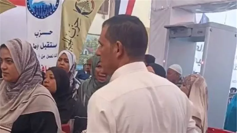 إقبال كبير على لجان مدرسة كفور النيل بالفيوم.. والسيدات تتصدر المشهد