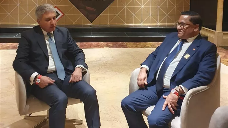 وزير السياحة يجتمع مع نظيريه الألباني والسيريلانكي لتعزيز التعاون المشترك 