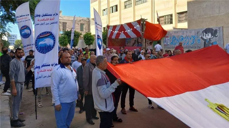 بأعلام مصر.. مسيرة حاشدة في اللبان بالإسكندرية وسط حضور لافت للسيدات