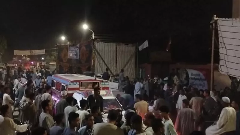 حشود من الناخبين أمام لجان مركز إسنا في الساعات الأخيرة لانتخابات النواب