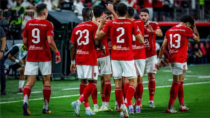 لاعب الأهلي يسابق الزمن للحاق بمواجهة شبيبة القبائل الجزائري 