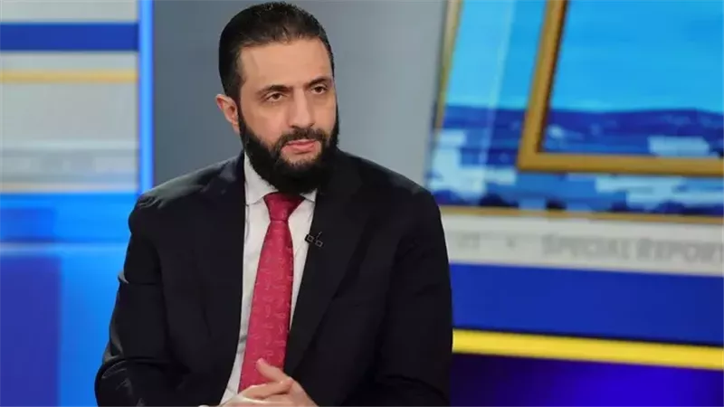 سياسي يفضح تصريحات أحمد الشرع: إسرائيل هي من تحرك خيوط المرحلة الانتقالية