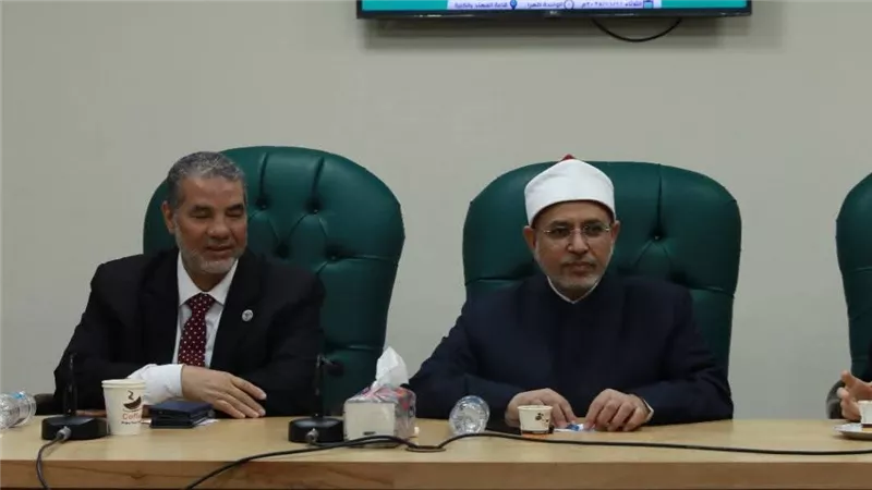 رئيس جامعة الأزهر يشارك في ندوة  