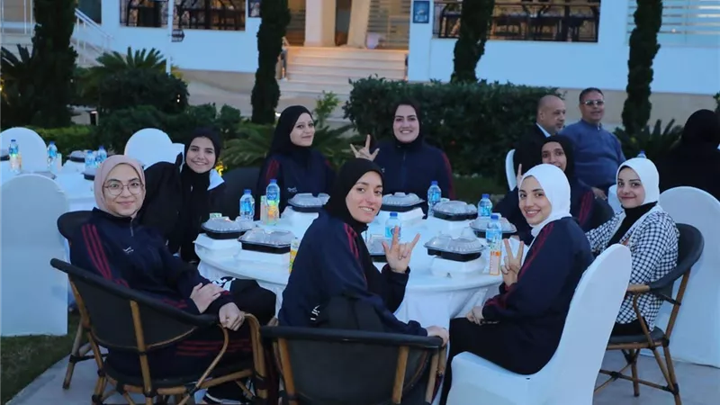 بلغة الإشارة .. محافظ دمياط يشارك في احتفالية الأطفال ذوي الهمم 