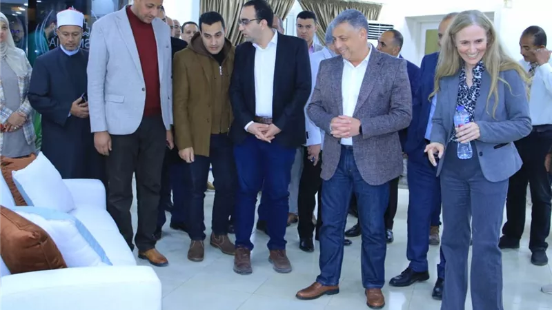 محافظ الإسماعيلية يتابع تطوير القرية الأوليمبية ويتفقد الغرف الفندقية والأثاث الفندقي