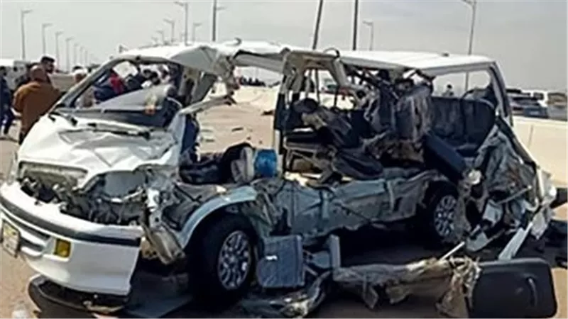 الميكروباص اتقلب 3 مرات ونزل تحت تريلا.. تفاصيل مصرع 3 طلاب من جامعة الإسكندرية في حادث تصادم (صور)