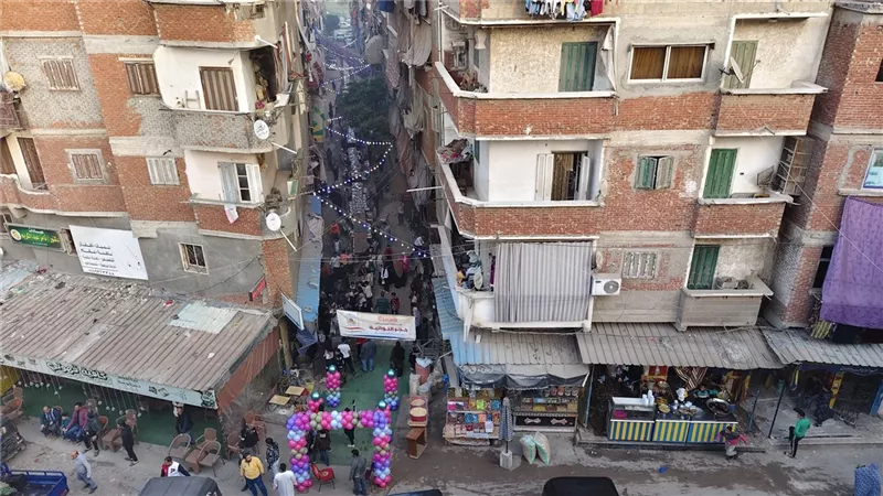 بنسائم العيد.. أهالى حجر النواتية في الإسكندرية تنظم إفطار لـ2000 صائم