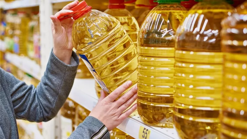 تراجع أسعار زيت الذرة وعباد الشمس بالأسواق اليوم الخميس
