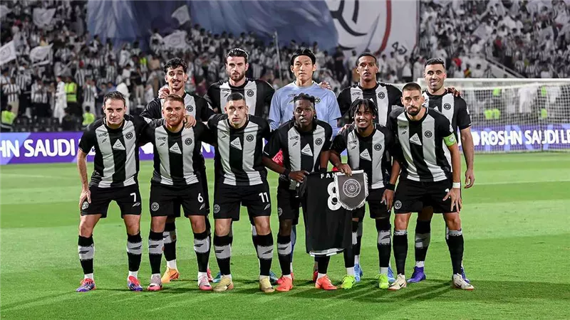 بعد اقتراب رحيل فاتح تريم .. الشباب السعودي يفاوض مدرب الجزائر السابق 