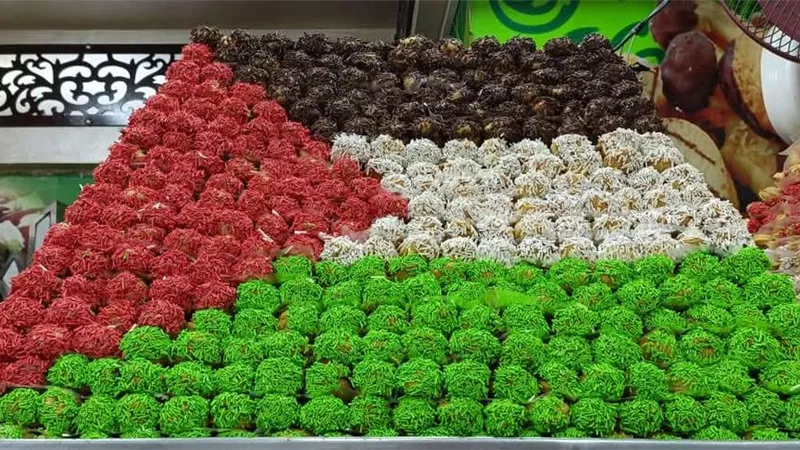 كحك العيد بألوان فلسطين.. مبادرة صاحب مخبز حلويات في سوهاج- صور