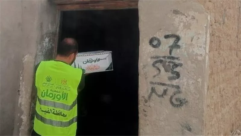 الإنتهاء من توزيع 18 ألف كرتونة رمضان بقرى ونجوع محافظة الفيوم