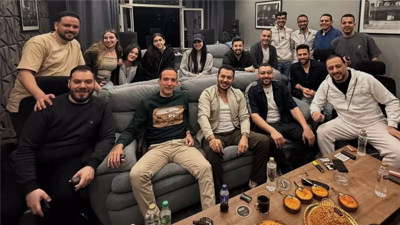 إفطار جماعي لطاقم عمل حكيم باشا بعد الانتهاء من المونتاج