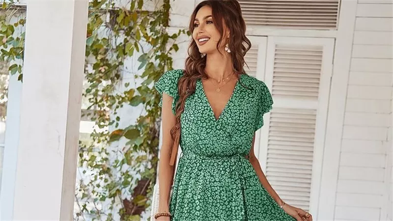 قبل العيد.. كيف تختارين إطلالتكِ في الملابس دون أن تظهري أكبر سنًا؟
