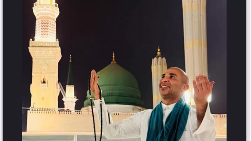 أحمد سعد يؤدي مناسك العمرة: 