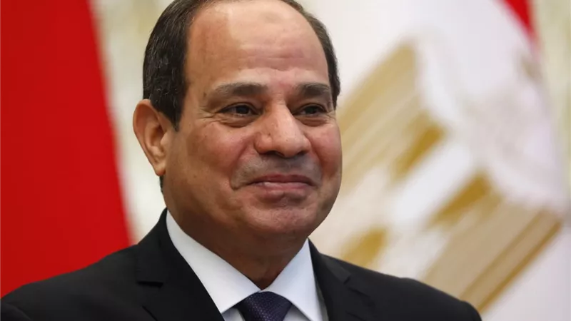 الرئيس السيسى يهنئ الشعب المصرى والأمتين العربية والإسلامية بحلول عيد الفطر المبارك