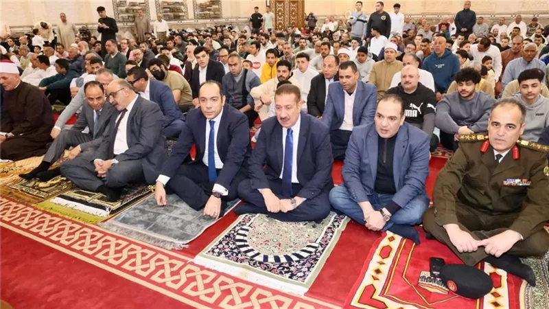 محافظ المنوفية يشارك أبناء المحافظة أداء شعائر صلاة عيد الفطر المبارك بمسجد الرؤوف الرحيم