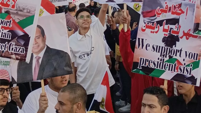 مسيرة حاشدة لتأييد القضية الفلسطينية في الإسماعيلية بعد صلاة عيد الفطر 