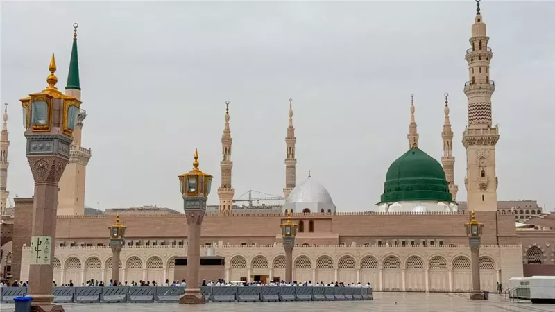 منها مسجد 