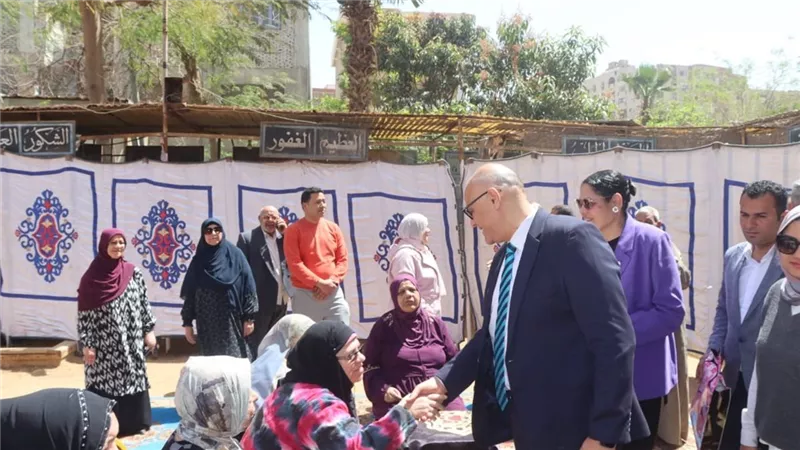 محافظ القليوبية يرسم البهجة على وجوه الأيتام والمسنين ويُقدم لهم التهنئة والهدايا في أول أيام عيد الفطر