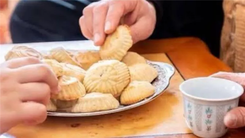 ‎عيد الفطر 2025.. كيفية ضمان الأكل دون مشاكل بالمعدة وزيادة الوزن