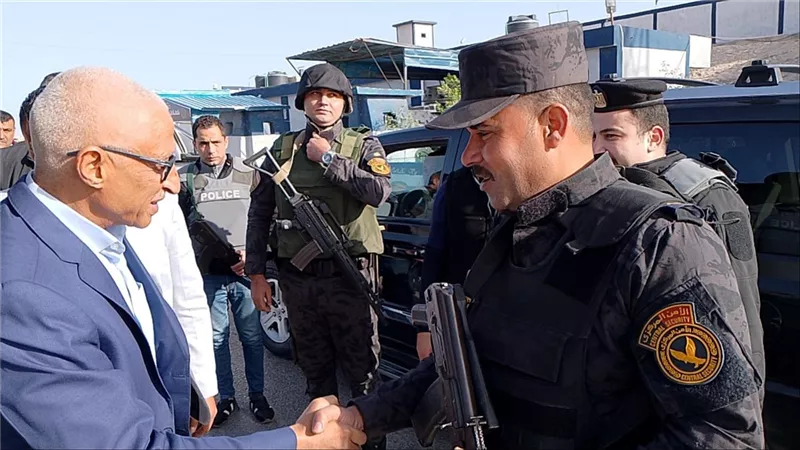 محافظ شمال سيناء يقدم التهنئة للضباط والجنود بعيد الفطر المبارك