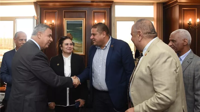 محافظ الإسكندرية يستقبل المهنئين بعيد الفطر المبارك بديوان المحافظة